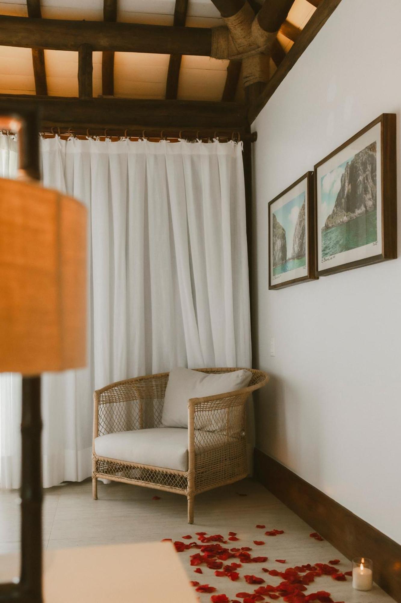Bangalô com Banheira de Hidromassagem (2 Adultos)