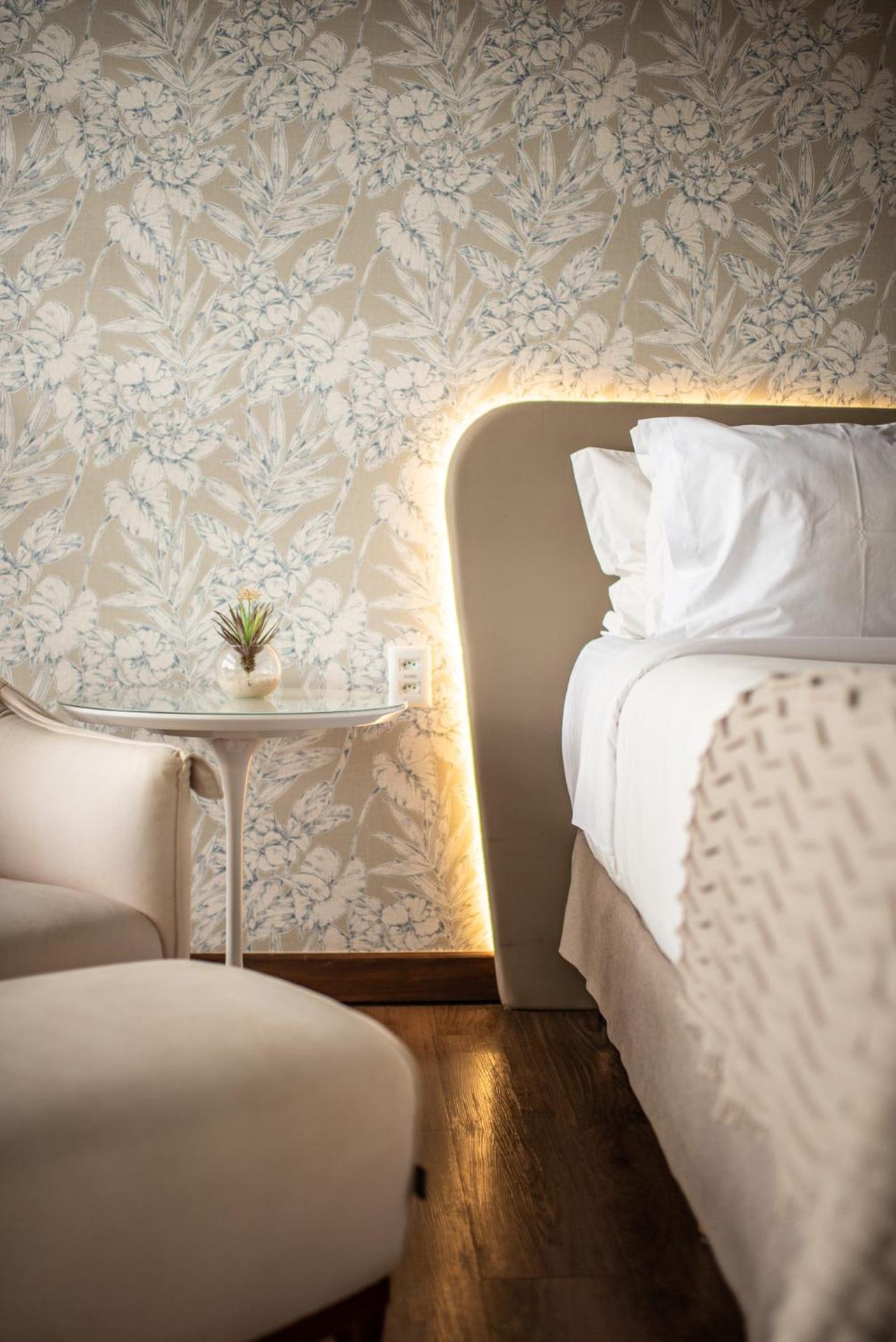 Double Room,1746874028:JPEG